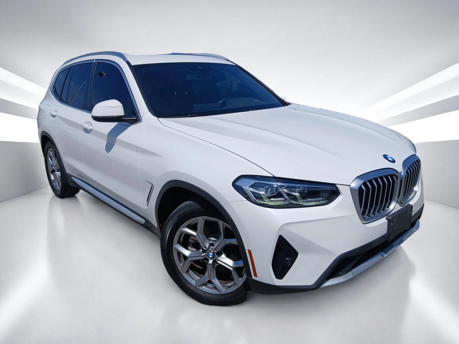 Used 2023 BMW X3 sDrive30i RWD image 2