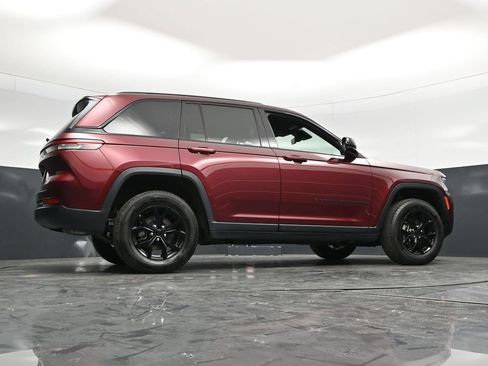 Used 2025 Jeep Grand Cherokee Altitude AWD/4WD image 51