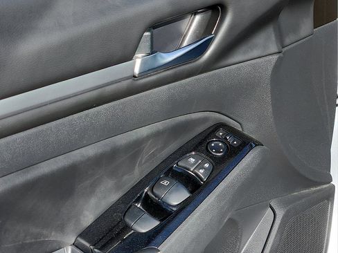 Used 2023 Nissan Altima 2.5 SV image 15