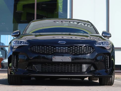 Used 2018 Kia Stinger GT2 image 3