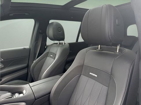 Used 2025 Mercedes-Benz GLS 63 AMG 4MATIC image 10