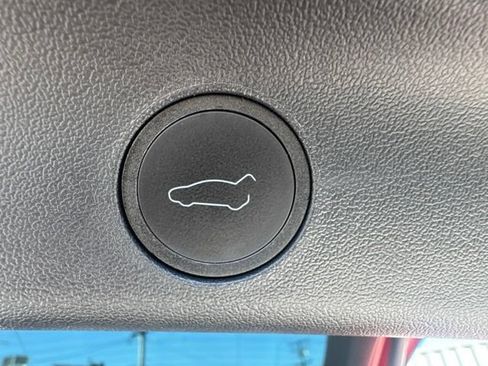 Used 2025 Tesla Model Y Performance AWD/4WD image 40