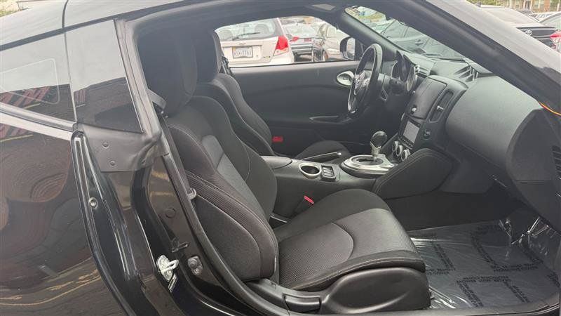 Used 2014 Nissan 370Z Coupe w/ Sport Package RWD image 4