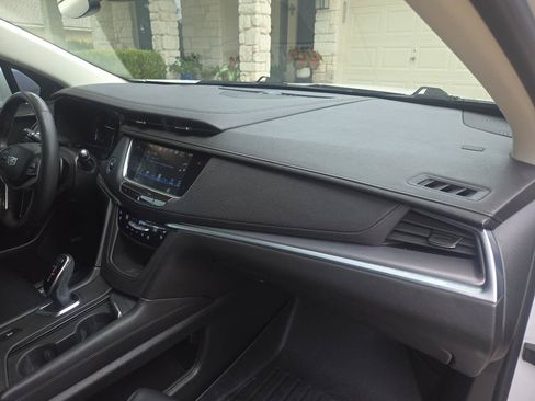 Used 2017 Cadillac XT5 Premium Luxury FWD image 17