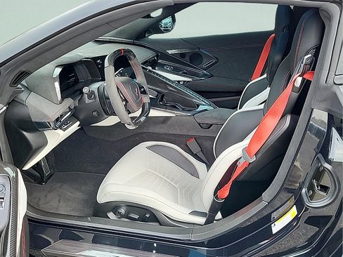 Used 2023 Chevrolet Corvette Z06 RWD image 11