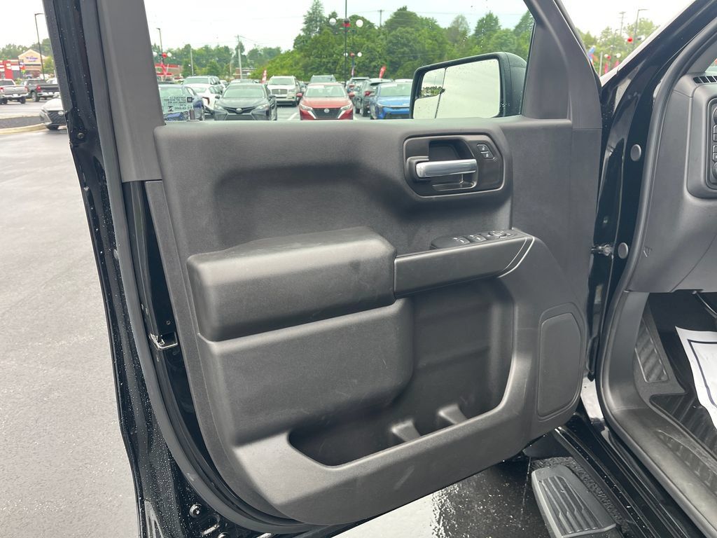 Used 2026 Chevrolet Silverado 1500 Custom Trail Boss w/ LPO, Dark Essentials Package AWD/4WD image 13