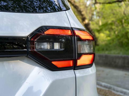 Used 2023 Honda Pilot Touring image 13