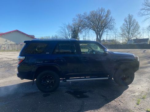 Used 2017 Toyota 4Runner SR5 Premium AWD/4WD image 6