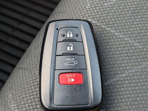 Used 2023 Toyota RAV4 XLE w/ Convenience Package FWD image 31