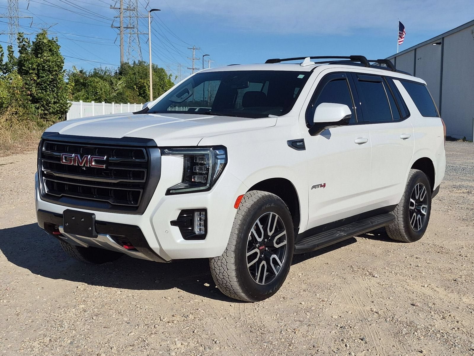 Used 2023 GMC Yukon AT4 w/ Technology Package AWD/4WD image 10