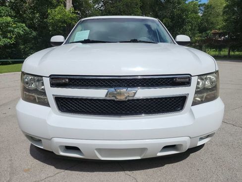 Used 2008 Chevrolet Suburban LT w/ LT Preferred Equipment Group RWD image 2