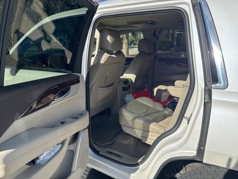 Used 2016 Cadillac Escalade Premium image 8