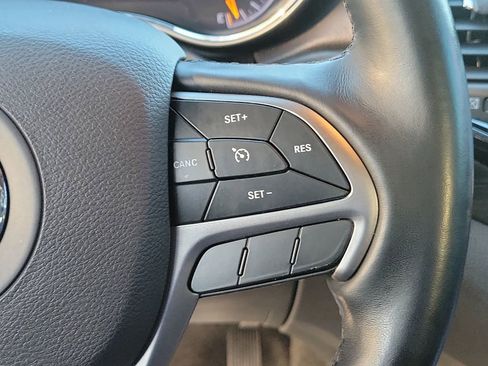 Used 2020 Jeep Grand Cherokee Altitude image 25