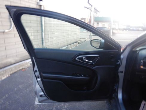 Used 2015 Chrysler 200 LX image 10