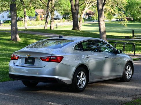 Used 2018 Chevrolet Malibu LS FWD image 6