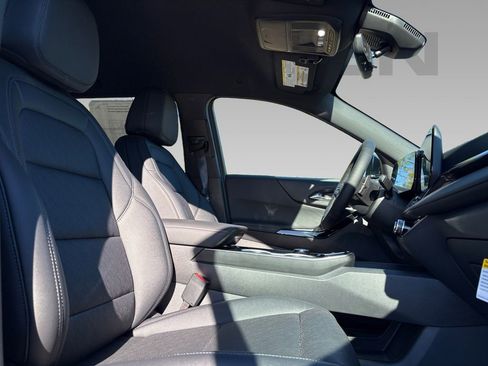 New 2026 Chevrolet Equinox LT image 9