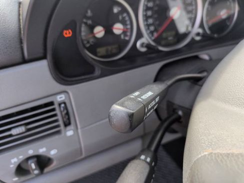 Used 2005 Chrysler Crossfire Limited RWD image 26