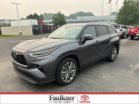 Used 2021 Toyota Highlander Platinum AWD/4WD image 16