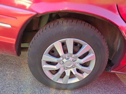 Used 2000 Ford Crown Victoria image 3