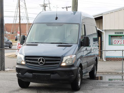 Used 2018 Mercedes-Benz Sprinter 2500 image 3