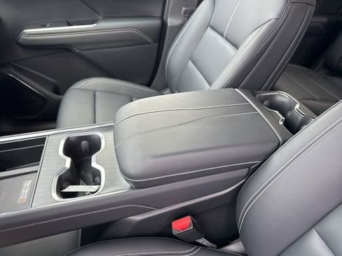 Used 2024 GMC Acadia Elevation image 16