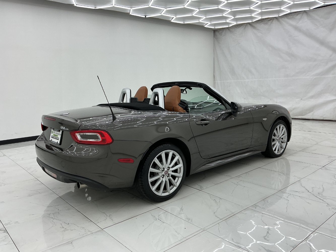 Used 2017 FIAT 124 Spider Lusso RWD image 17