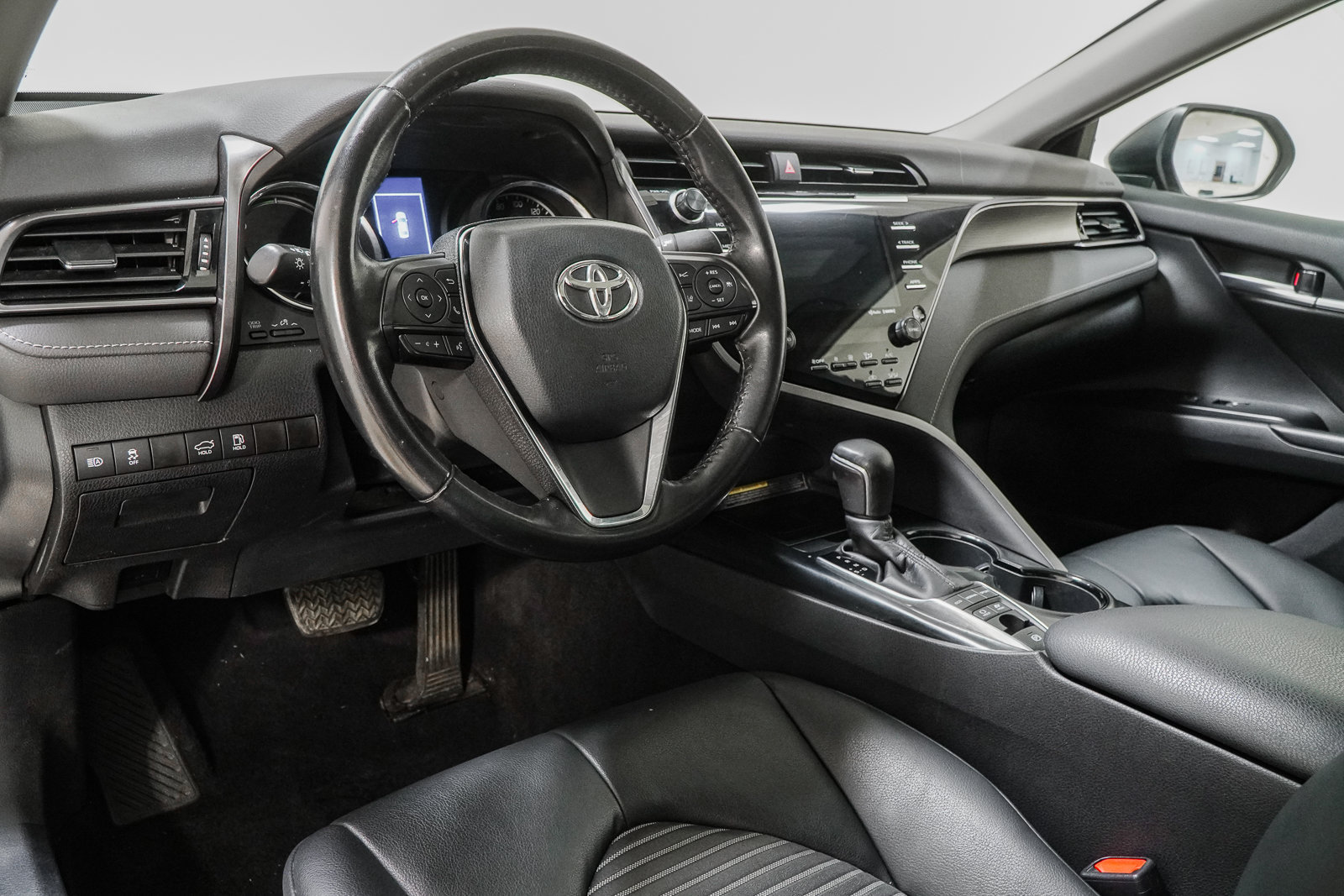 Used 2019 Toyota Camry SE w/ Audio Package FWD image 21