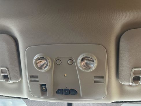 Used 2013 Chevrolet Traverse LTZ image 37