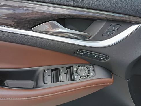 Used 2019 Buick Enclave Avenir w/ Avenir Technology Package AWD/4WD image 26