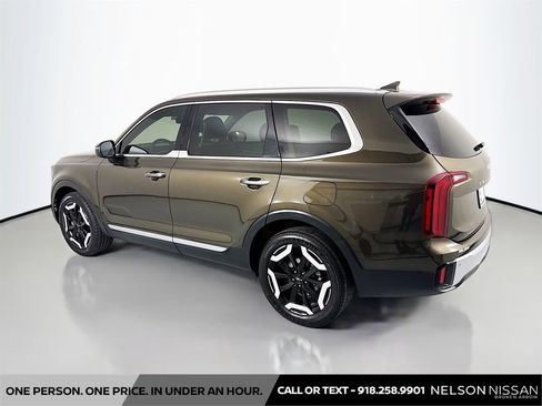 Used 2023 Kia Telluride S FWD image 7