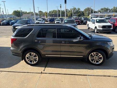 Used 2018 Ford Explorer XLT w/ Equipment Group 202A AWD/4WD image 5
