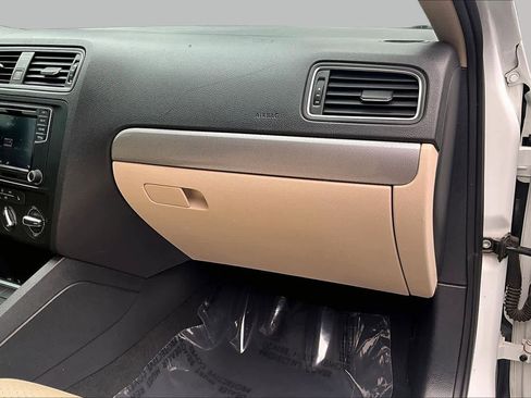 Used 2017 Volkswagen Jetta SE FWD image 19