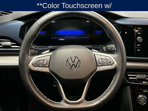 Certified 2024 Volkswagen Taos SE image 9