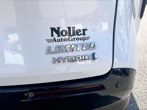 Used 2021 Toyota Sienna Limited FWD image 8