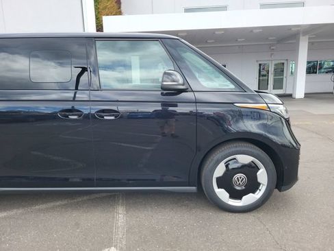 New 2025 Volkswagen ID. Buzz Pro S RWD image 8