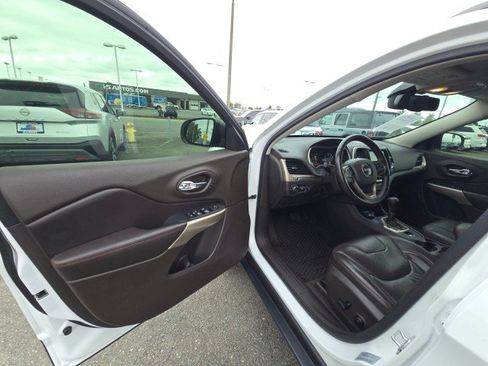 Used 2017 Jeep Cherokee Trailhawk image 22