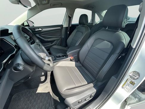 Used 2024 Volkswagen Jetta SE image 15