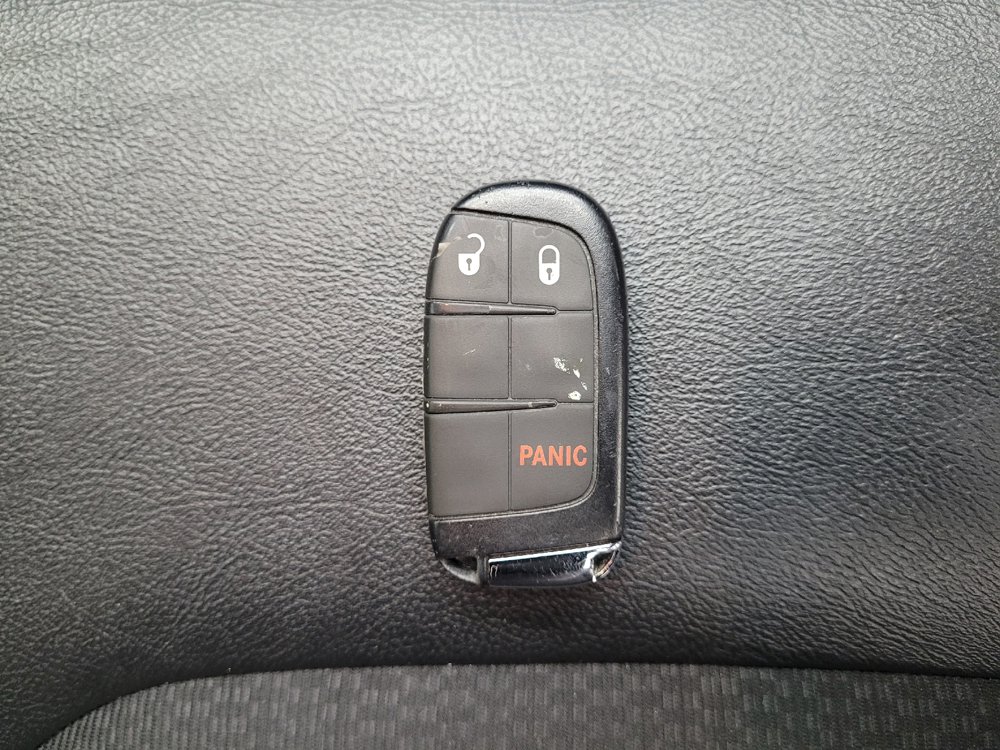 Used 2025 Jeep Compass Trailhawk AWD/4WD image 32