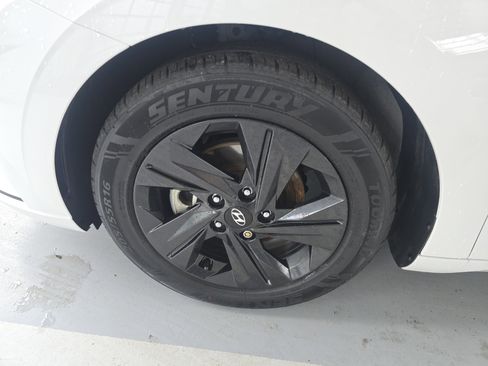 Used 2023 Hyundai Elantra Blue image 8