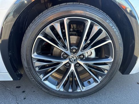 Used 2024 Toyota Prius XLE image 9