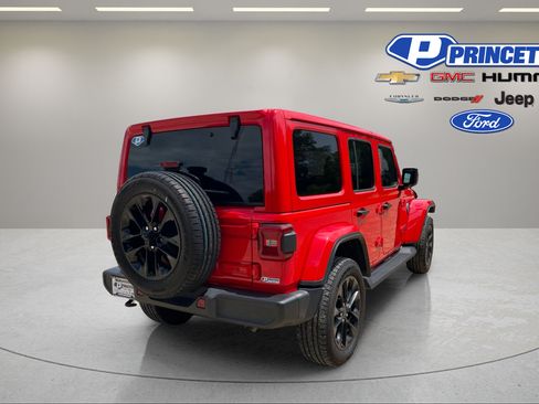 Used 2025 Jeep Wrangler Unlimited Sahara AWD/4WD image 7