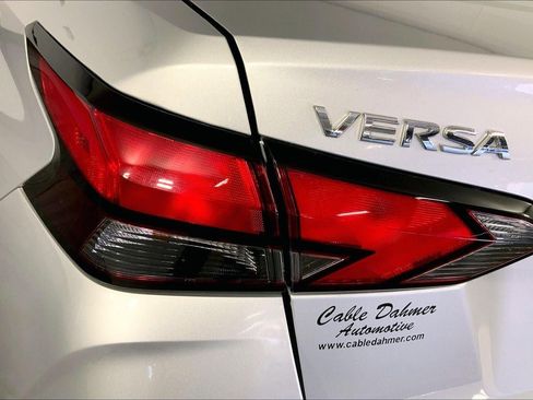 Used 2025 Nissan Versa SV image 27