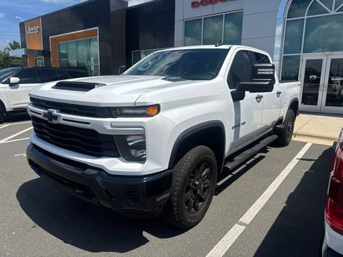 Used 2024 Chevrolet Silverado 2500 Custom w/ Custom Value Package AWD/4WD image 1