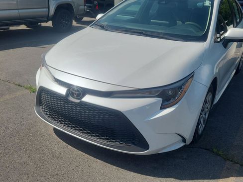 Used 2022 Toyota Corolla LE FWD image 2