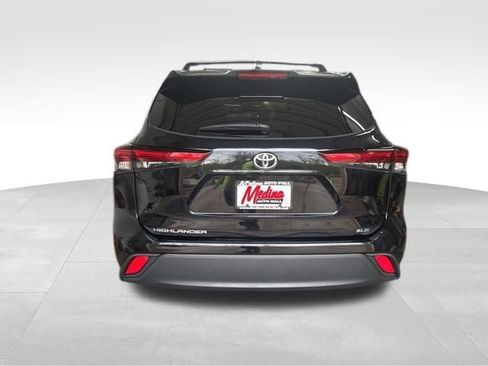 Used 2023 Toyota Highlander XLE FWD image 6