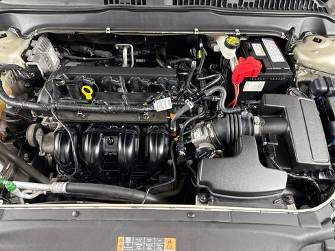 Used 2018 Ford Fusion SE FWD image 18