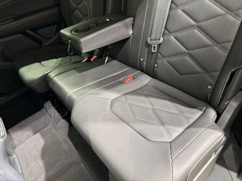 Used 2025 Volkswagen Atlas SE image 19