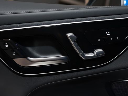 Used 2024 Mercedes-Benz GLC 300 4MATIC w/ AMG Line image 23