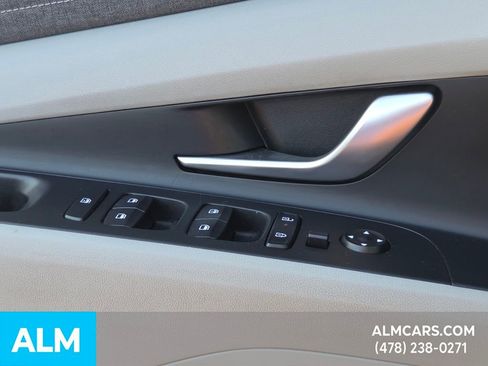 Used 2024 Hyundai Elantra Limited image 29