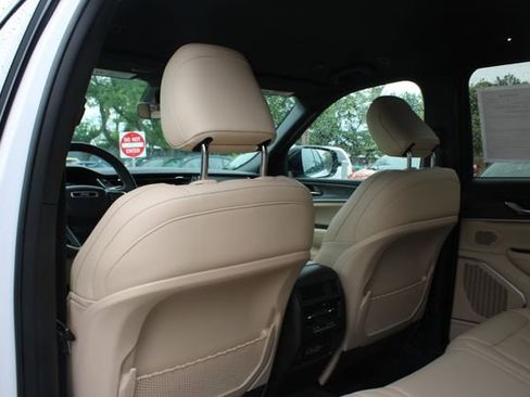 Used 2025 Jeep Grand Cherokee Limited AWD/4WD image 35